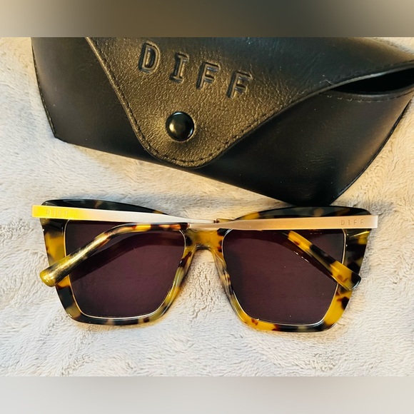 DIFF Tortoise Sunglasses LIKE NEW! main image 4